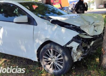 Par de accidentes automovilisticos dejan dos lesionados y pérdidas materiales en Mazatlán