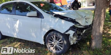 Par de accidentes automovilisticos dejan dos lesionados y pérdidas materiales en Mazatlán