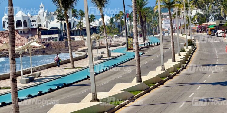 Comerciantes y transportistas sufren afectaciones por cierre de Av. Del Mar