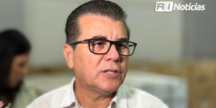 Pese a que vecinos se quejan por calles oscuras, alcalde presume sustitución de luminarias de hasta un 70%