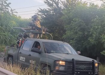 Bloqueos y vehículos calcinados en la sindicatura de Costa Rica, Culiacán