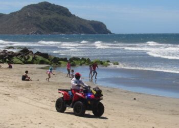 Elementos del Escuadrón Acuático brinda dos atenciones y pone a salvo a tres personas en acciones implementadas durante el fin de semana