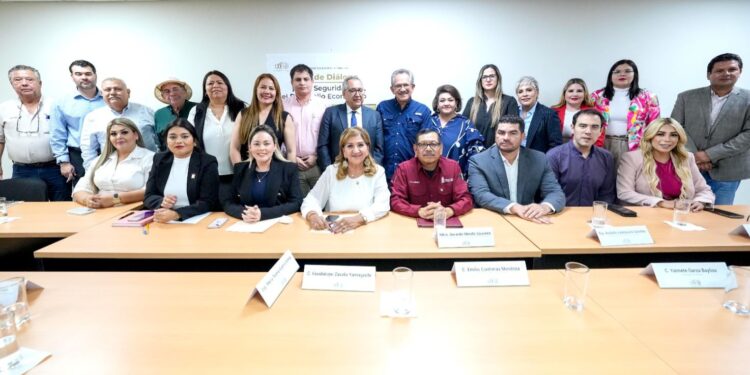 Diputadas y diputados del Congreso del Estado sostienen reunión con el secretario de Seguridad Pública de Sinaloa, Gerardo Mérida Sánchez