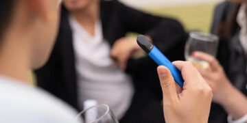 Estudio de Cofepris revela graves riesgos a la salud por el uso de vapeadores