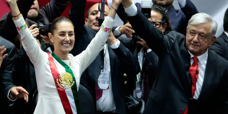 Sheinbaum critica a quienes le piden “pintar su raya” de López Obrador