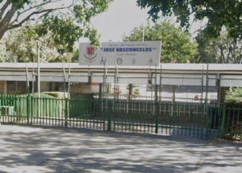 Muere adolescente mientras jugaba básquetbol en secundaria