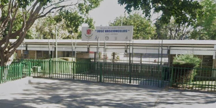 Muere adolescente mientras jugaba básquetbol en secundaria