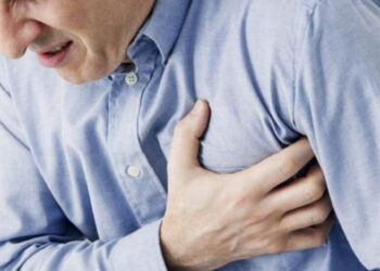 Con estos dos pasos sencillos puedes ayudar a un familiar durante un paro respiratorio