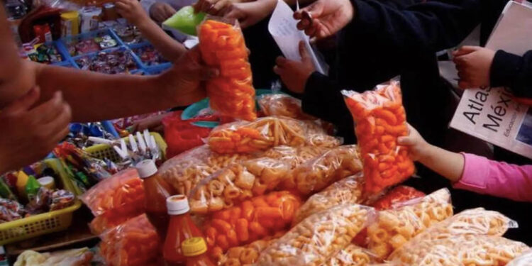 Gobierno de México prohibirá la venta de comida “chatarra” en las escuelas