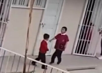 Encierran a niño de preescolar en salón de clases de Guanajuato; entre lágrimas, suplica que lo dejen salir