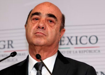 Tribunal niega libertad provisional a Murillo Karam; magistrados alertan riesgo de que el ex titular de la PGR evada la justicia