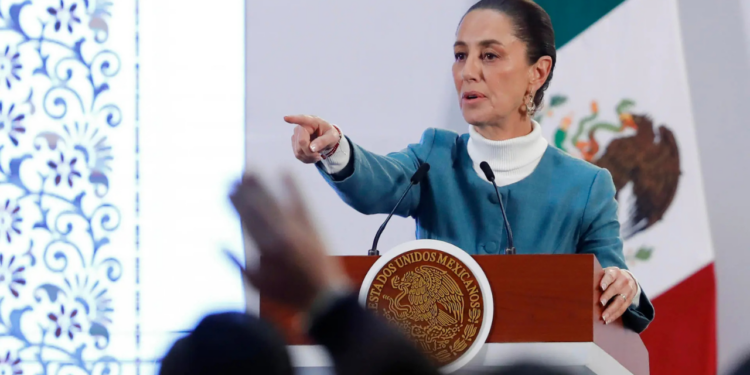 El primer y agitado mes de Sheinbaum: pelea con jueces y violencia en Chiapas y Sinaloa