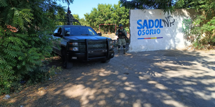 Elementos del Ejército aseguraron una finca y varios vehículos en Culiacán