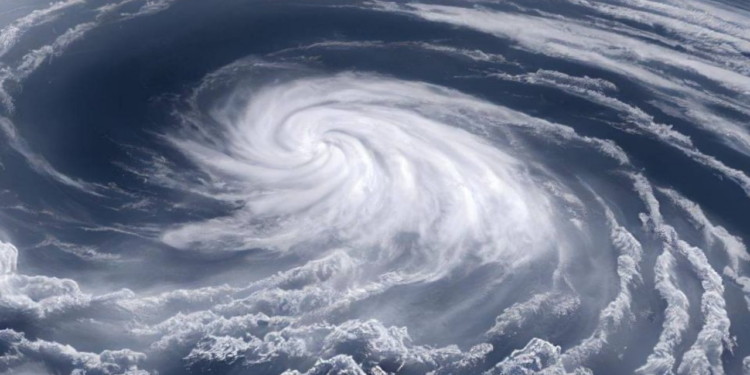 Ciclón Rafael: ¿A qué hora se convertirá en huracán categoría 1 frente a costas de México?