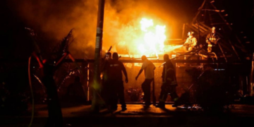 Muere matrimonio con su bebé de 3 años al incendiarse su casa por una veladora