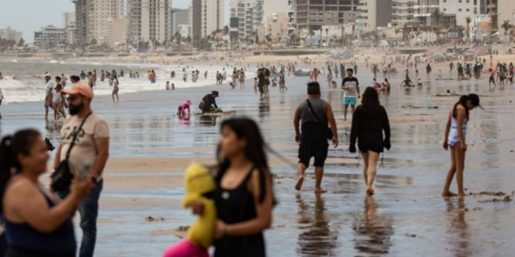 Balaceras en Mazatlán dejan dos personas heridas en centro turístico