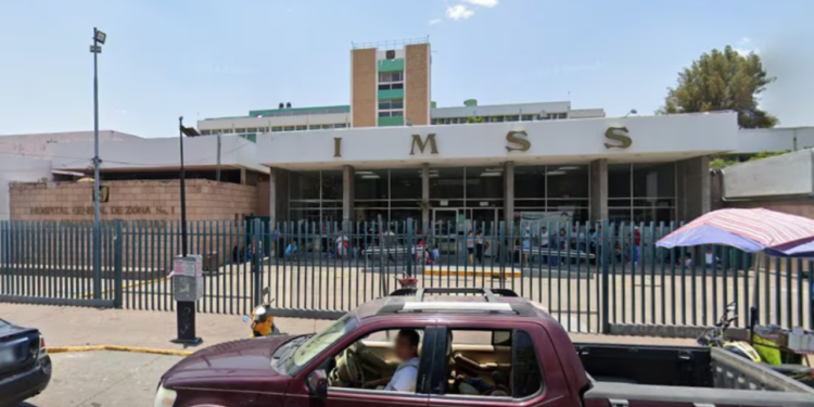 Mujer da a luz en baños de un hospital del IMSS en SLP; estuvo esperando 4 horas para ser atendida