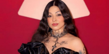 Mon Laferte presentará un concierto fuera de serie; todos estarán sin ropa