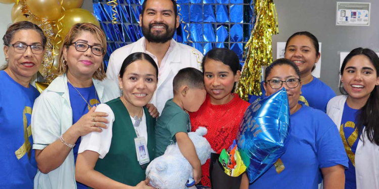 A sus dos años, Ángel le gana la batalla al cáncer