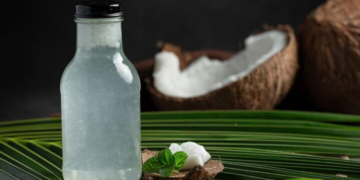 Toma agua de coco para fortalecer tu sistema inmune y limpiar el riñón