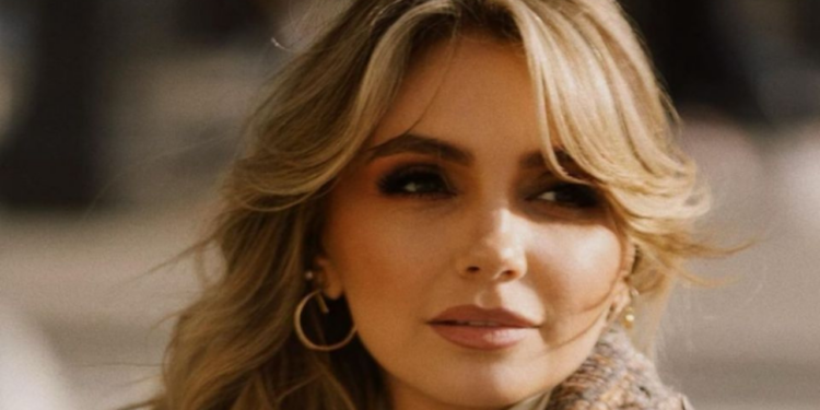 Tras 17 años lejos de las telenovelas, Angélica Rivera “La Gaviota” regresa a Televisa con “La misma mirada”, así luce