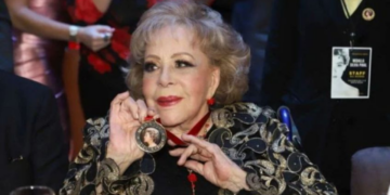 En estado crítico, actualizan el reporte de salud de Silvia Pinal; familiares piden privacidad