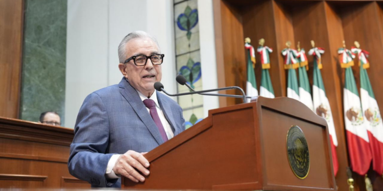 Rubén Rocha Moya presenta en el Congreso del Estado su Tercer Informe de Gobierno