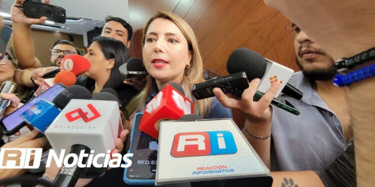 Entrega Feliciano Castro Tercer Informe de Gobierno de Rubén Rocha Moya al Congreso de Sinaloa