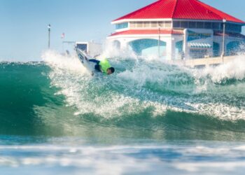 Martín “Shutama” Díaz lidera el Noveno Campeonato Mundial de Para Surfing