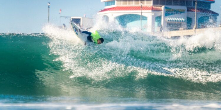 Martín “Shutama” Díaz lidera el Noveno Campeonato Mundial de Para Surfing