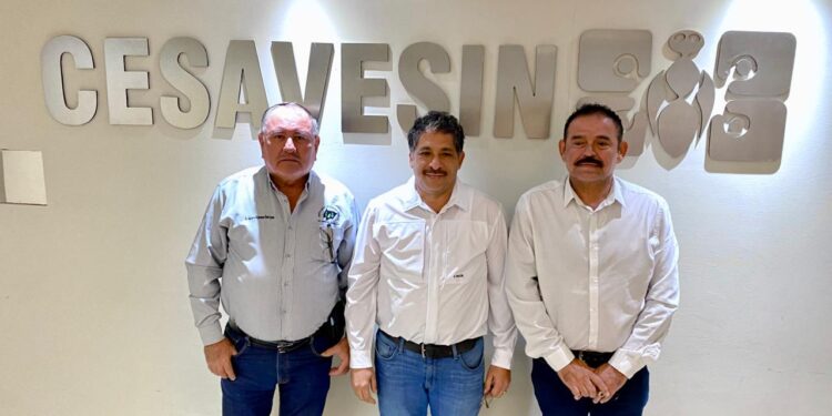 Julián Lugo Esparza asume la dirigencia del CESAVESIN, en relevo de Abraham Bello Esquivel