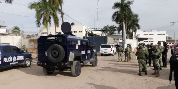 Desalojan a visitantes del penal de Aguaruto tras pleito entre reos en Culiacán