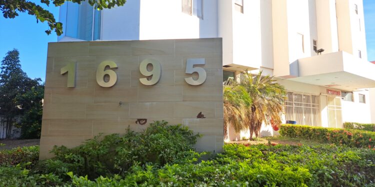 Sujetos armados rafaguean con cuerno de chivo clínica privada del sector Tres Ríos en Culiacán