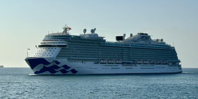 Mazatlán recibe dos cruceros con más de 6 mil pasajeros