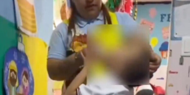Graban a maestra maltratando a niños dentro de un Centro de Estimulación Temprana | IMÁGENES FUERTES