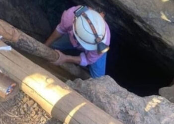 Se derrumba mina en Badiraguato, dos personas quedan atrapadas y una es rescatada sin vida