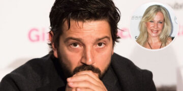 Diego Luna llega al funeral de Ernestina Sodi acompañado de su novia