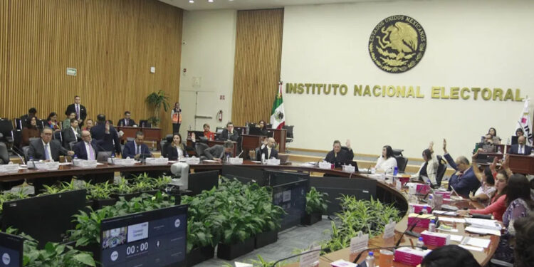 “No puede ser”: Sheinbaum critica al INE por pedir más presupuesto para 2025