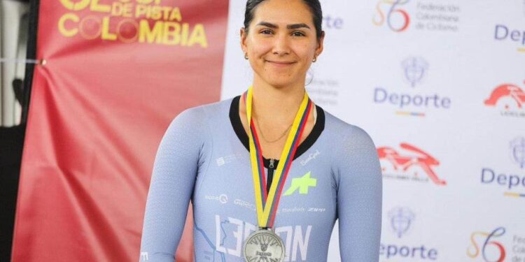 Se Cuelga la Plata Yareli Salazar en el Grand Prix de Pista UCI C2