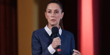 Sheinbaum pide “calma” a los mercados tras amenazas de aranceles por parte de Trump