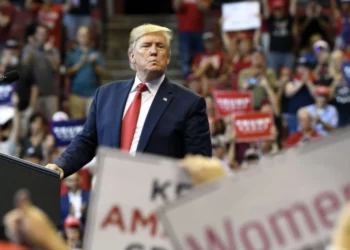 Líder japonés afirma que alianza con EU es clave para estabilidad, busca reunirse con Trump