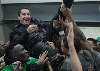 Petro deberá intervenir para evaluar la draconiana sanción contra el técnico mexicano Efraín Juárez