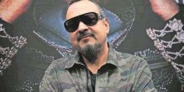 Pepe Aguilar responde si él y sus hijos dejarán de cantar en México ante el hate