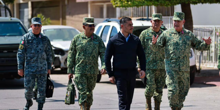 El Secretario de Seguridad Pública Federal llegó a la Novena Zona Militar en Culiacán