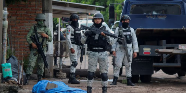 Visita de Harfuch a Sinaloa no frena violencia; fiscalía reporta 13 personas asesinadas