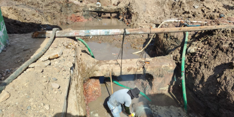 Se restablece el suministro de agua tras concluir trabajos en la Avenida Insurgentes en Mazatlán