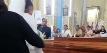 Vestida de novia llega al funeral de su prometido para darle el último adiós