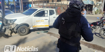 Motociclista choca contra camioneta en la zona dorada en Mazatlán