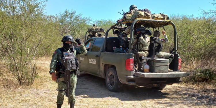 En tres días, aseguran equipo militar y detienen a dos en Sinaloa; estarían relacionados con tráfico de drogas a EU