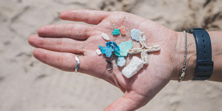 Microplásticos en el aire pueden dañar la salud reproductiva, digestiva y respiratoria